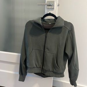 Lululemon size 6 sweater with elastic waist